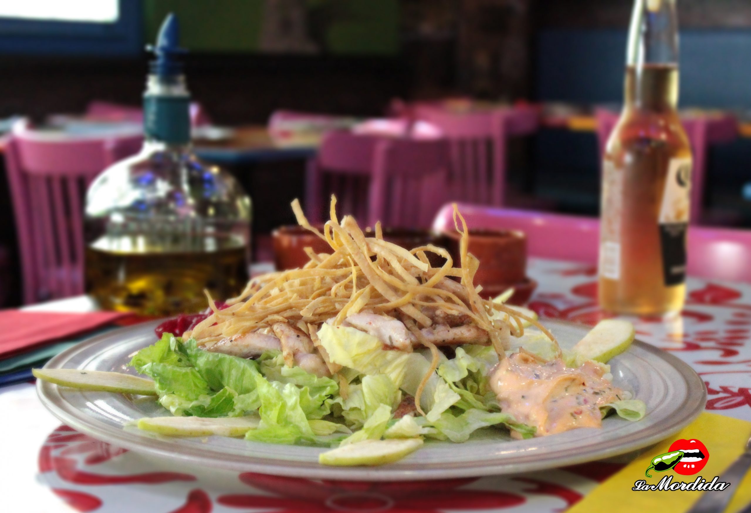 Ensalada Pollo Restaurante Mexicano La Mordida scaled